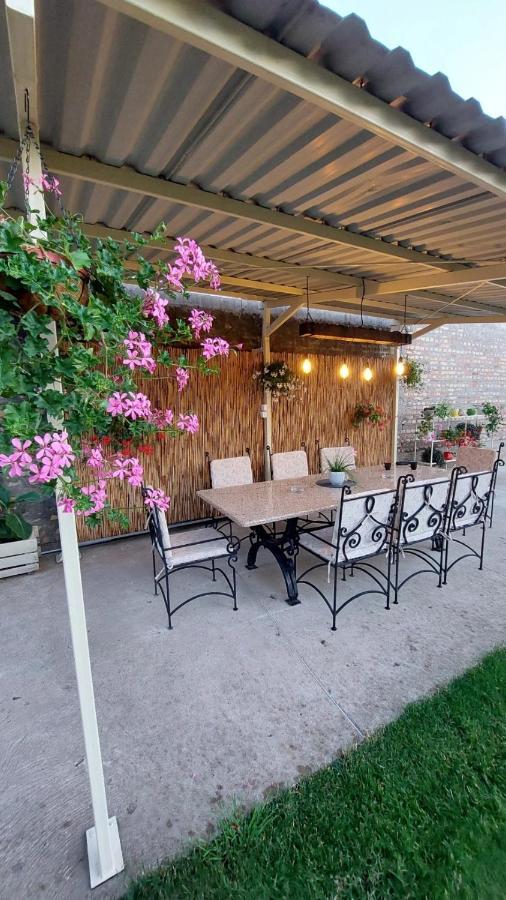 Guest House A'Storia Ruma Exterior foto